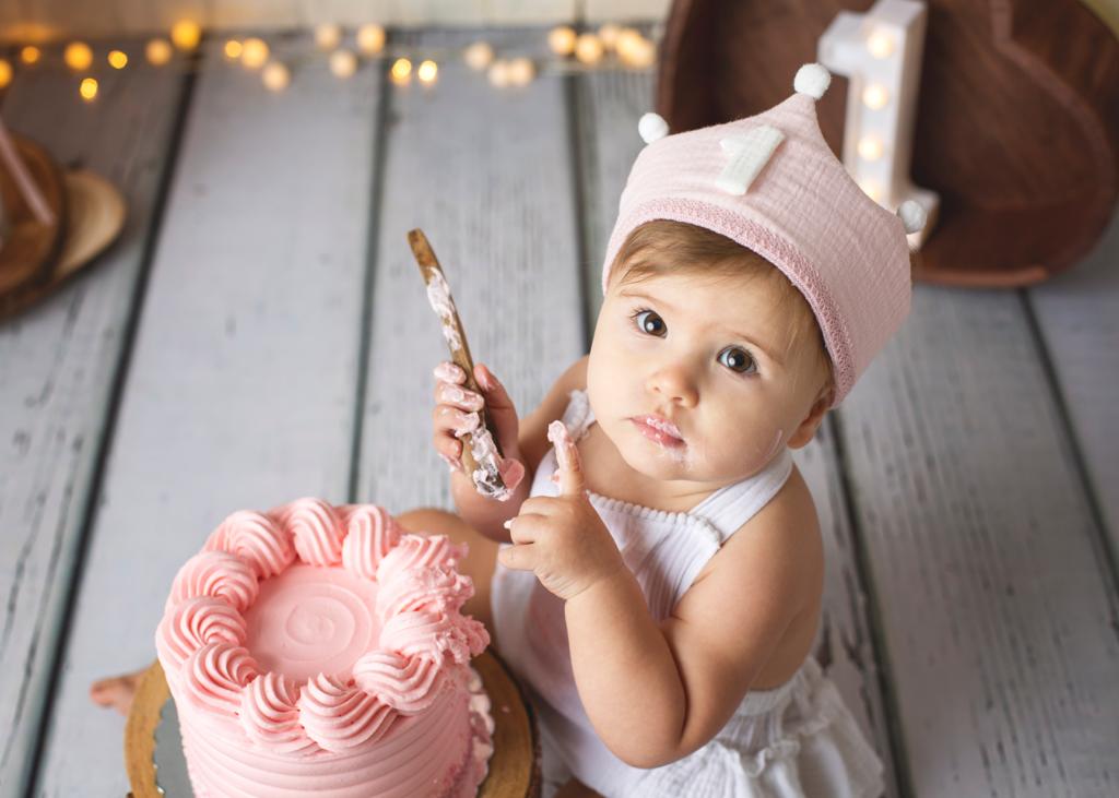 foto niño con tarta evento smashcake